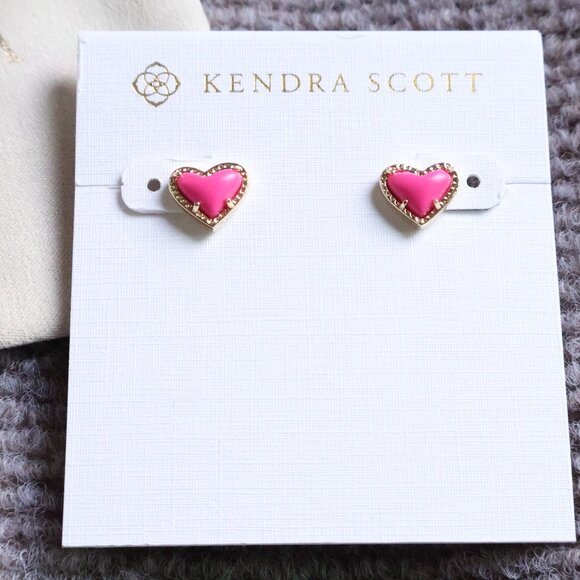 New. Kendra Scott Ari Heart Gold Neon Pink Stud Earrings - Picture 1 of 2